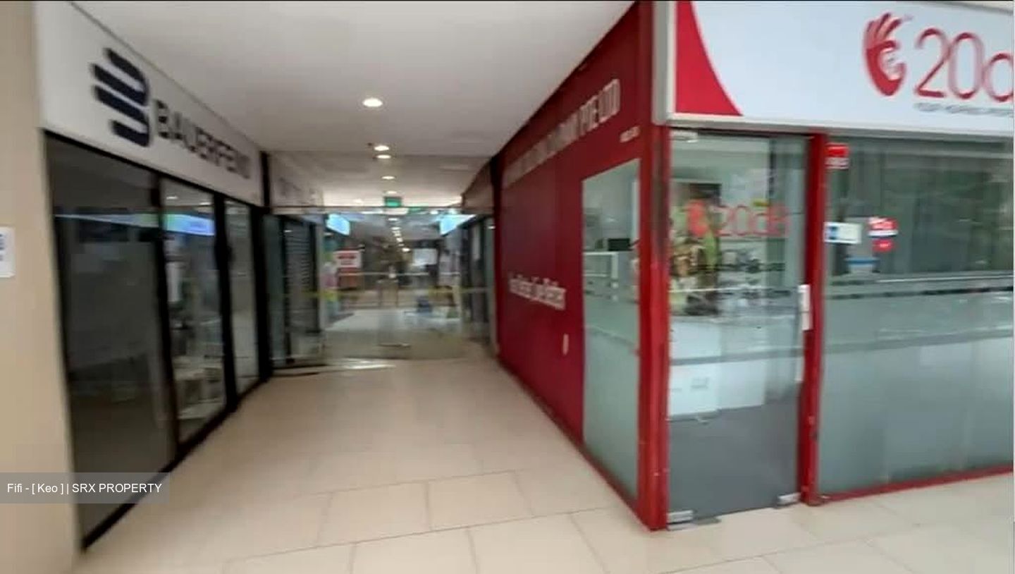 Lucky Plaza (D9), Shop House #581148551
